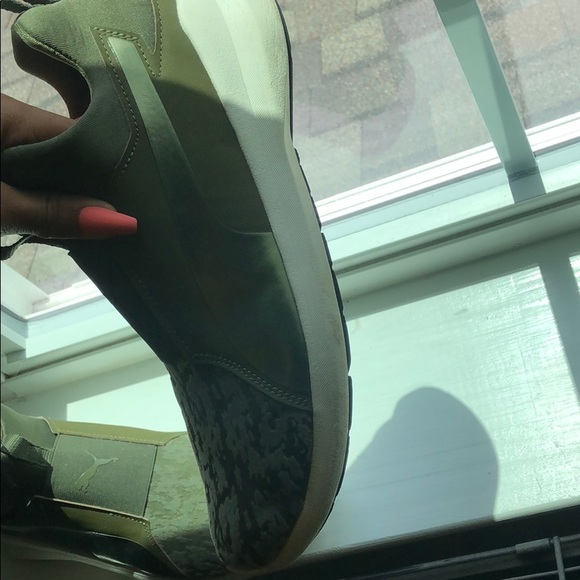 Puma shoes size 9 in woman’s - Picture 7 of 9